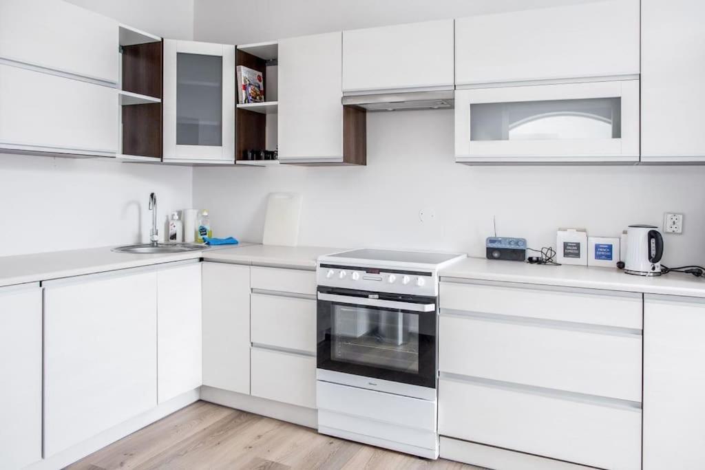Free Parking Space, 2 Bed Room, Short Walk To Brosundet オーレスン エクステリア 写真